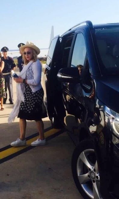 20160801-pictures-madonna-brindisi-airport-italy-04
